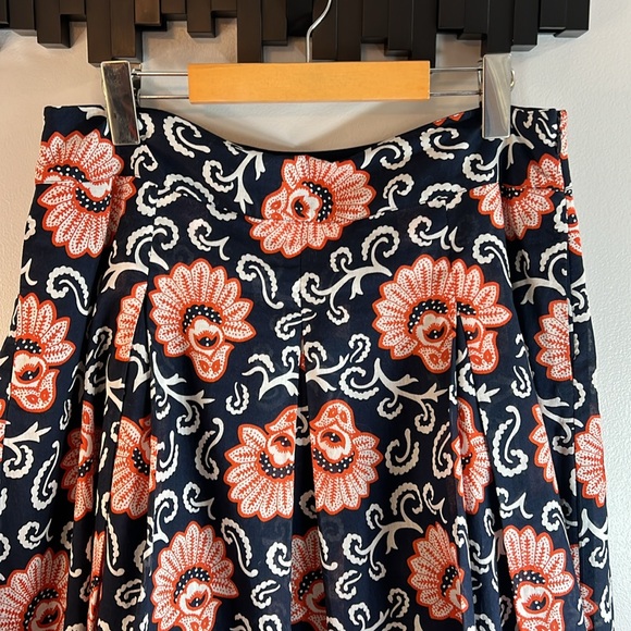TALBOTS Navy and Orange Floral Pleated Skirt with Pockets Size 8 - Picture 3 of 10